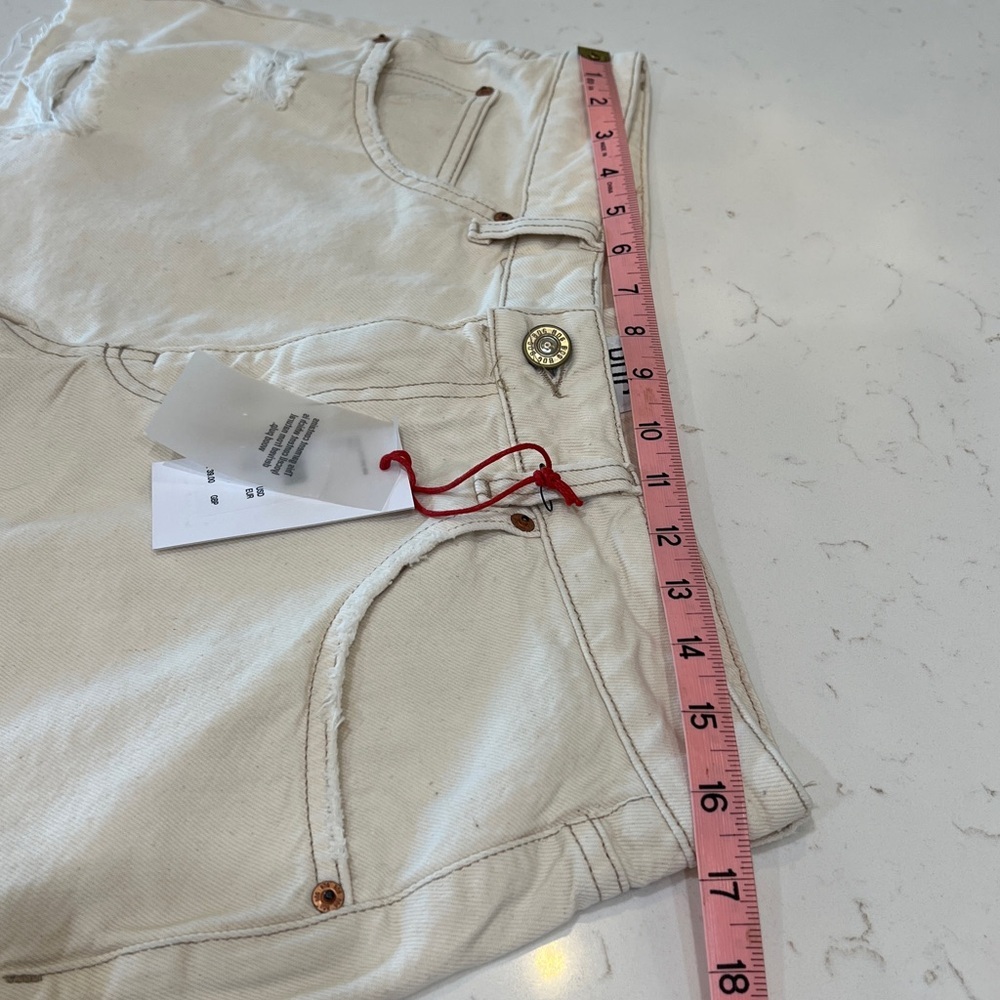 BDG Urban Outfitters Distressed Neutral Cream Denim Shorts Raw Hem Size 31 NWT - Picture 8 of 11
